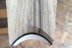 So sieht die Holz-Schichtung aus, wenn man sie schräg anschneidet