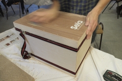 Cajon-Bau-Workshop | Flächen schleifen