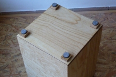 Cajon, Boden und Füße