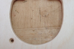 Cajon KlangEins, Schallloch mit Schraubenbohrung