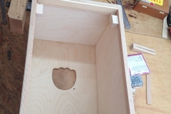 Cajon KlangEins, Kasten mit allen Verstärkungen und Halterungen