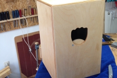 Cajon KlangEins, Cajon fertig, Ansicht von hinten