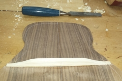 Cavaquinho bauen, Boden mit Balken