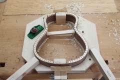 Cavaquinho bauen, Klötze und Riemchen plan hobeln