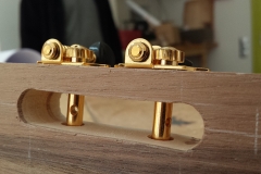 Cavaquinho bauen, Fenster fertig Mechaniken zur Probe eingesteckt