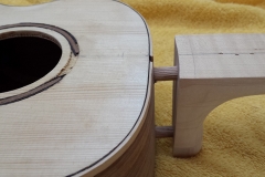 Cavaquinho bauen, Verbindung Hals und Body