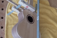 Cavaquinho bauen, Hals an Body leimen