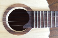 Cavaquinho bauen, Schallloch, Griffbrettende undRosette