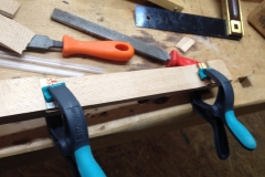 Cigarbox-Guitars, Unterstützung für Kistendeckel eingeleimt