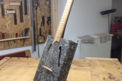 Cigarbox-Guitars, Archivbox-Gitarre fertig