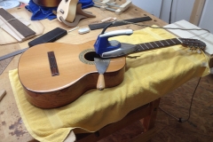 fretless guitar, altes Griffbrett mit Bügeleisen erhitzen