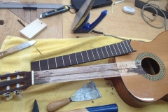fretless guitar, altes Griffbrett ist abgelöst