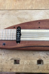 Headless Gitarre, Body