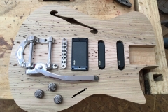Hollow-Body-E-Gitarre, Body fertig zur "Anprobe"