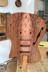 Hollow-Body-E-Gitarre, Body grundiert