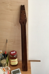 Hollow-Body-E-Gitarre, Hals gewässert