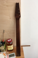 Hollow-Body-E-Gitarre, Hals gewässert