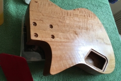 Hollow-Body-E-Gitarre, Body mit Schellack-Politur