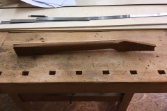 Hollow-Body-E-Gitarre, Hals mit Griffbrett fertig zum Schellack-Polieren