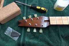 Hollow-Body-E-Gitarre, Kopfplatte mit Mechaniken