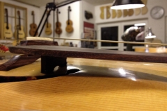 Jazzgitarre restaurieren, Schlagbrett, Füßchen