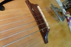 Jazzgitarre restaurieren, Saiten aufgezogen