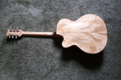 Jazzgitarre restaurieren, fertige Rückseite