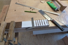 Ukulele bauen, Schlitze für Bünde in Griffbrett sägen