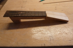 Ukulele bauen, Ansicht vom Hals (noch nicht fertig)