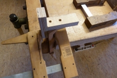 Ukulele bauen, Hals mit Bohrschablone für Dübellöcher