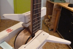 Ukulele bauen, Hals an Body leimen