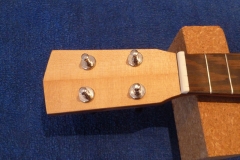 Ukulele bauen, Ukulelen-Kopf mit Mechaniken, vorne