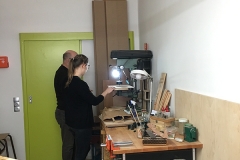 WS Cajon bauen, Schallloch mit Lochsäge vorbohren