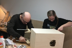 WS Cajon bauen, Halterungen innen anleimen