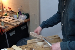 Cigarbox-Guitar, Gitarrenkopf formen