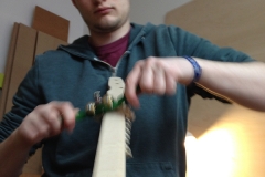 Cigarbox-Guitar, Hals runden