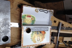 Cigarbox-Guitar, auch innen soll's schön sein